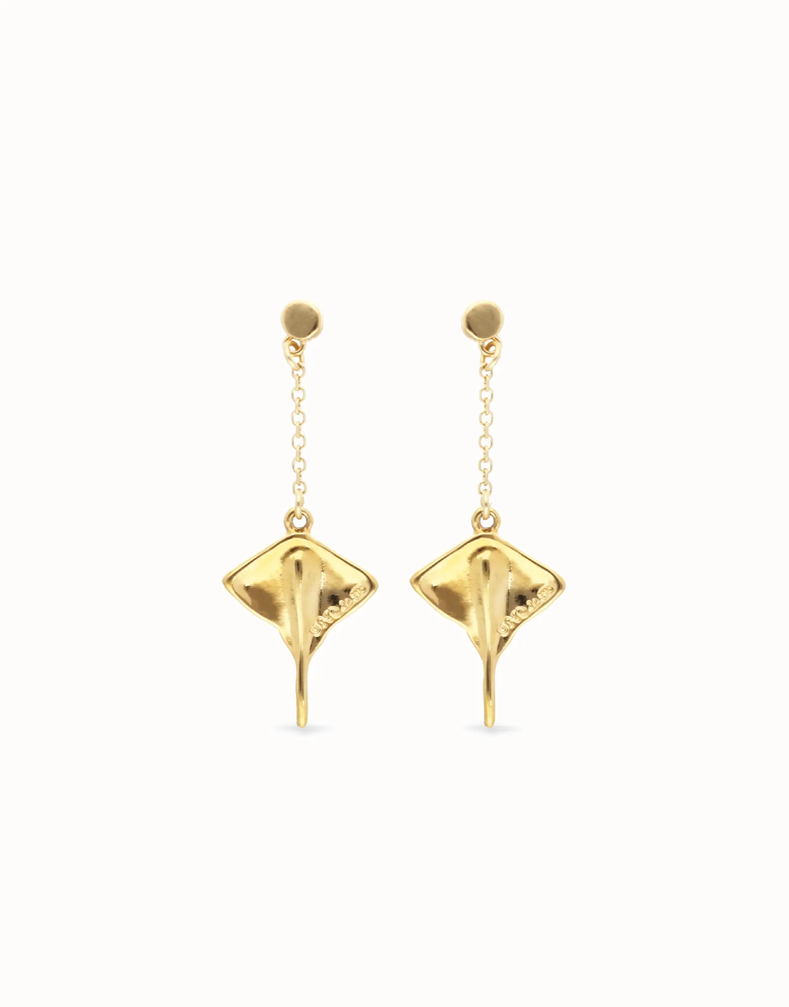 Pendientes largos bañados en oro de 18k con mantarraya