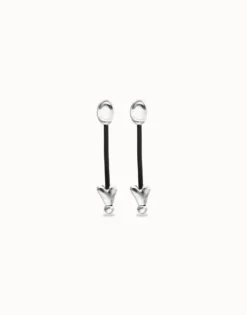 Pendientes largos con cuero y corazones bañados en plata de ley