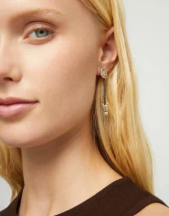 Pendientes largos con cuero y corazones bañados en plata de ley