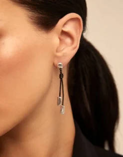 Pendientes largos y abalorios bañados en plata de ley