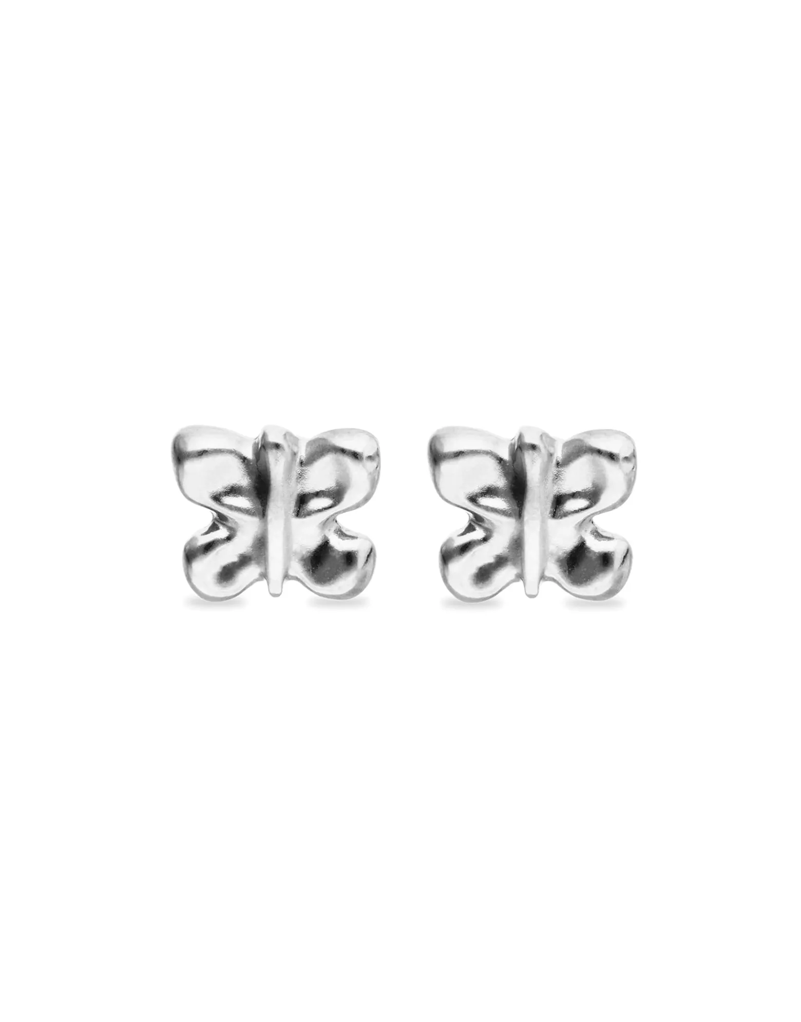 Pendientes pequeños con forma de mariposa bañados en plata de ley