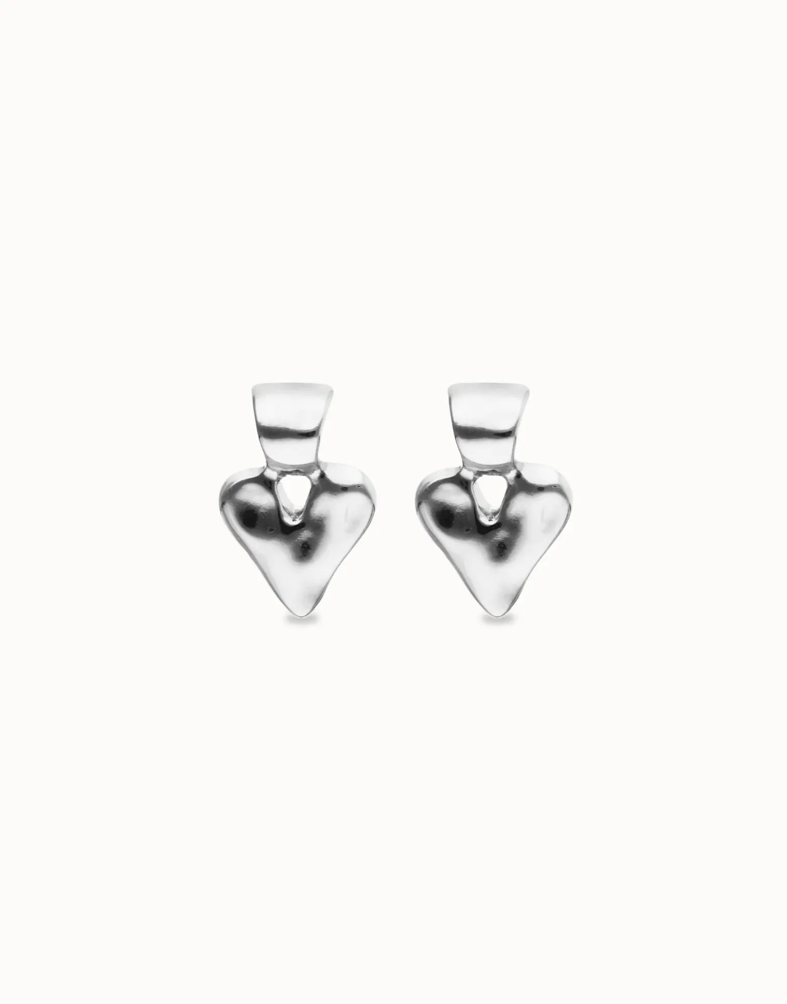 Pendientes pequeños de corazón bañado en plata de ley