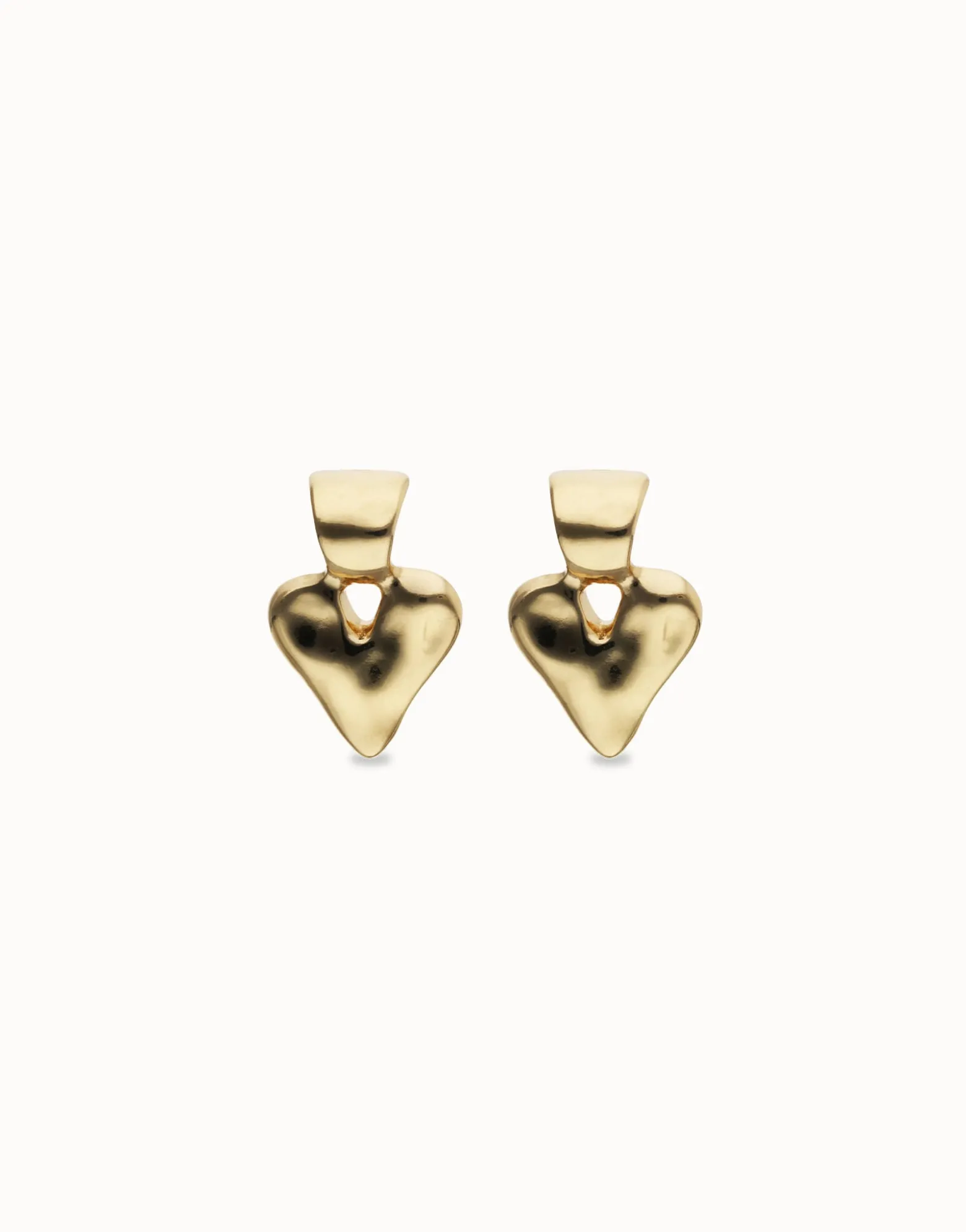 Pendientes pequeños de corazón bañado en oro 18k