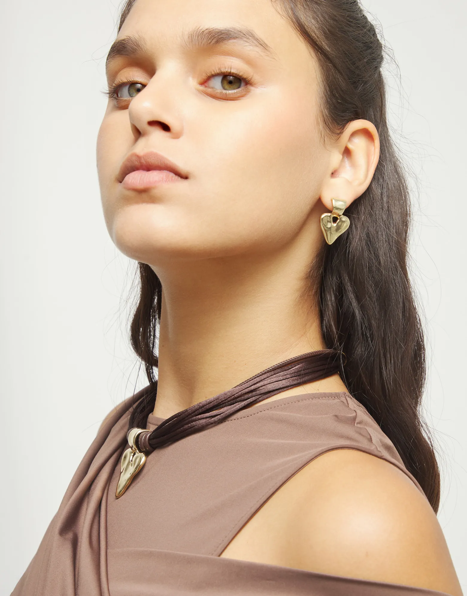 Pendientes pequeños de corazón bañado en oro 18k