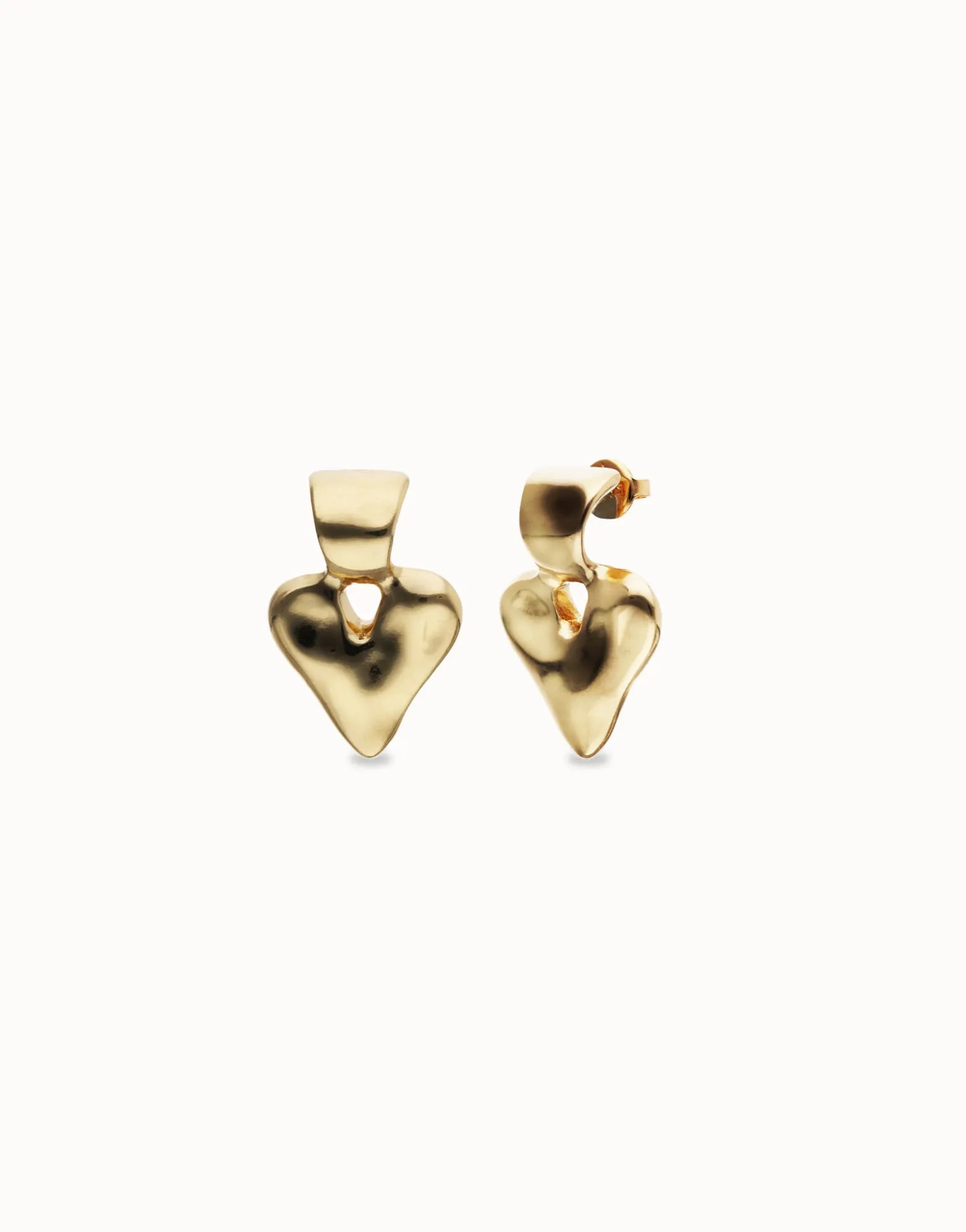 Pendientes pequeños de corazón bañado en oro 18k