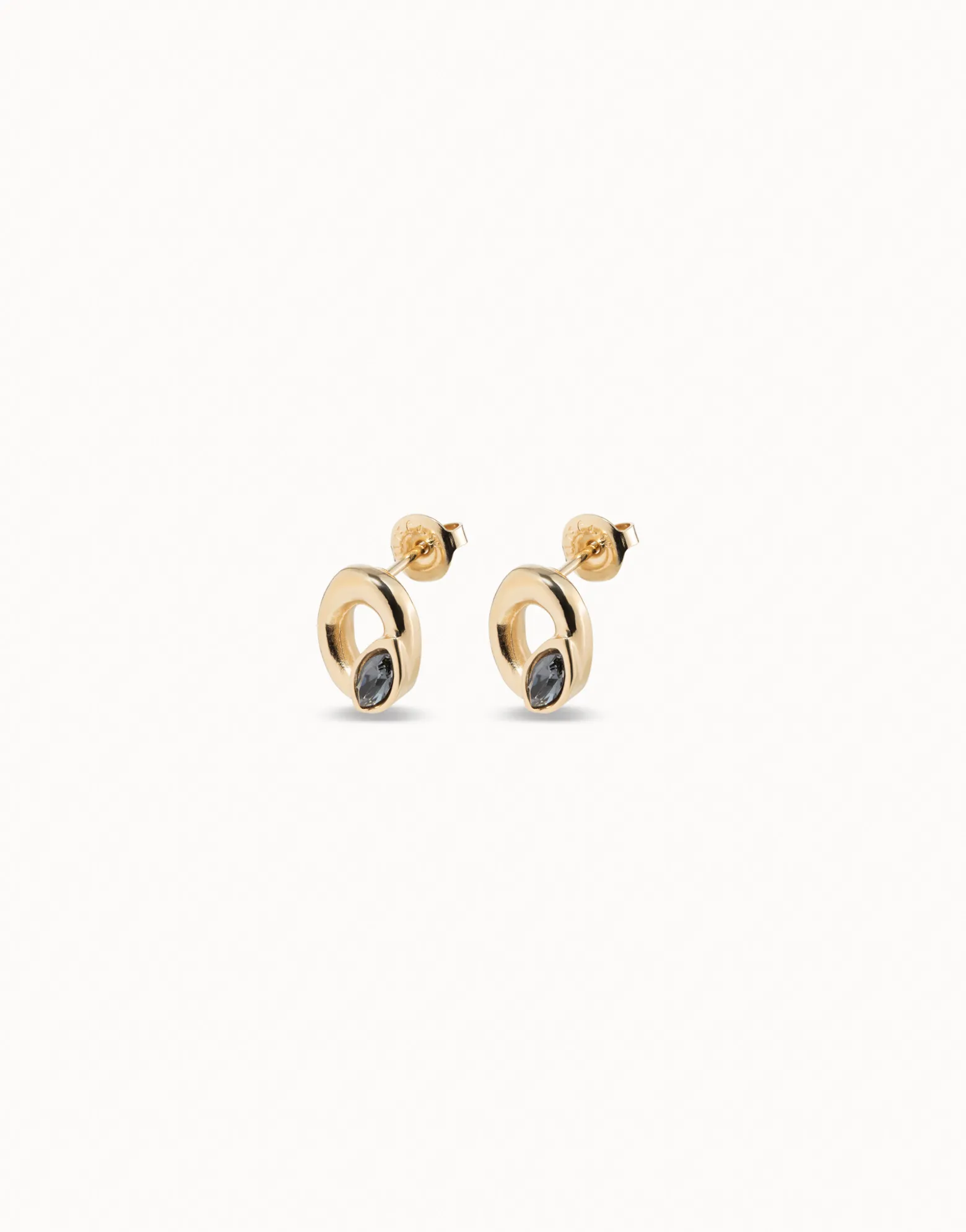 Pendientes stud de oro con forma de óvalo y cristal color gris claro