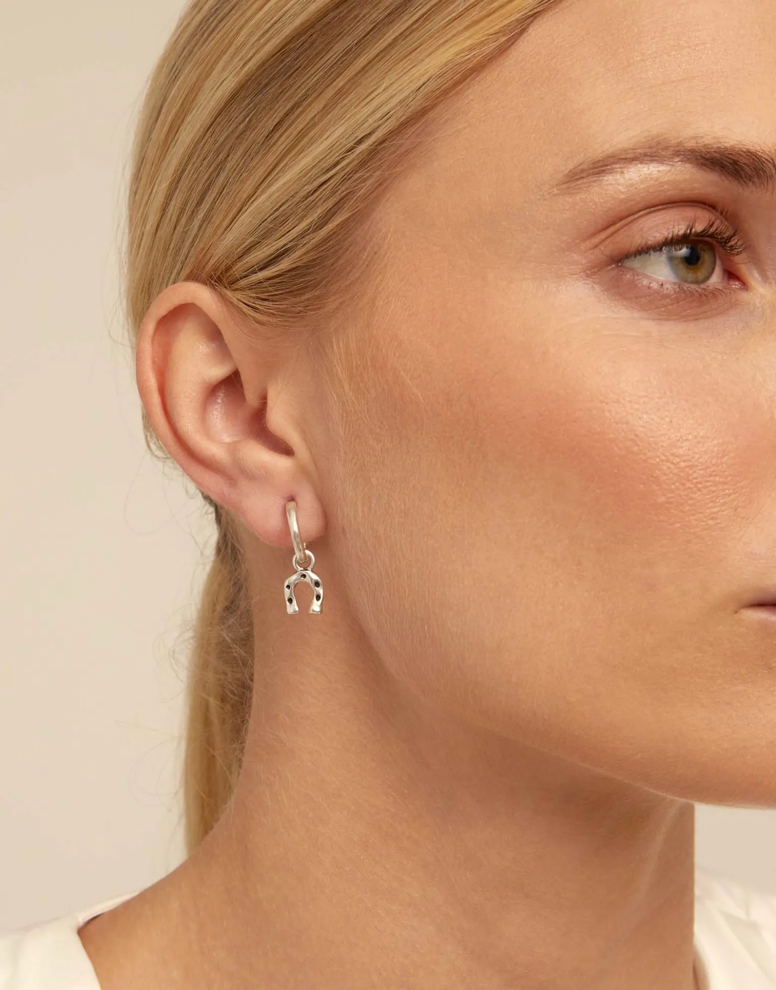 Piercing bañado en plata de ley de aro