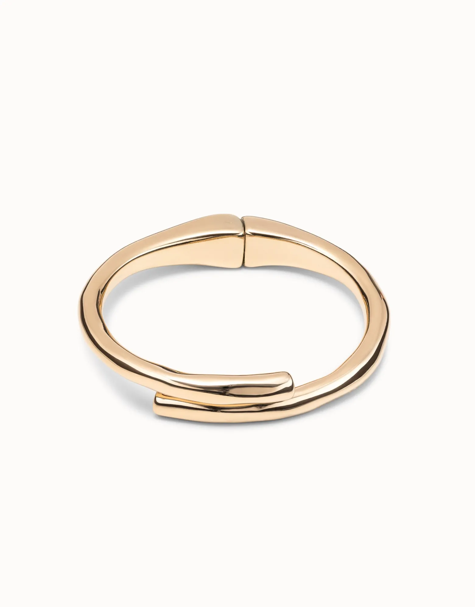 Pulsera bañada en oro de 18k con forma de túbulo y muelle oculto