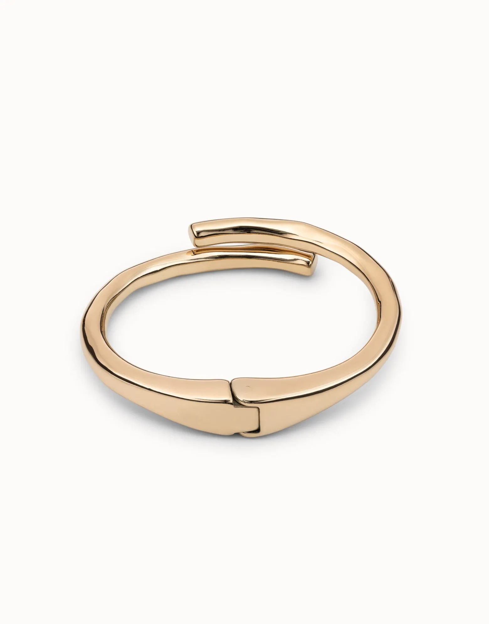 Pulsera bañada en oro de 18k con forma de túbulo y muelle oculto