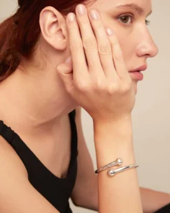 Pulsera bañada en plata con muelle interior