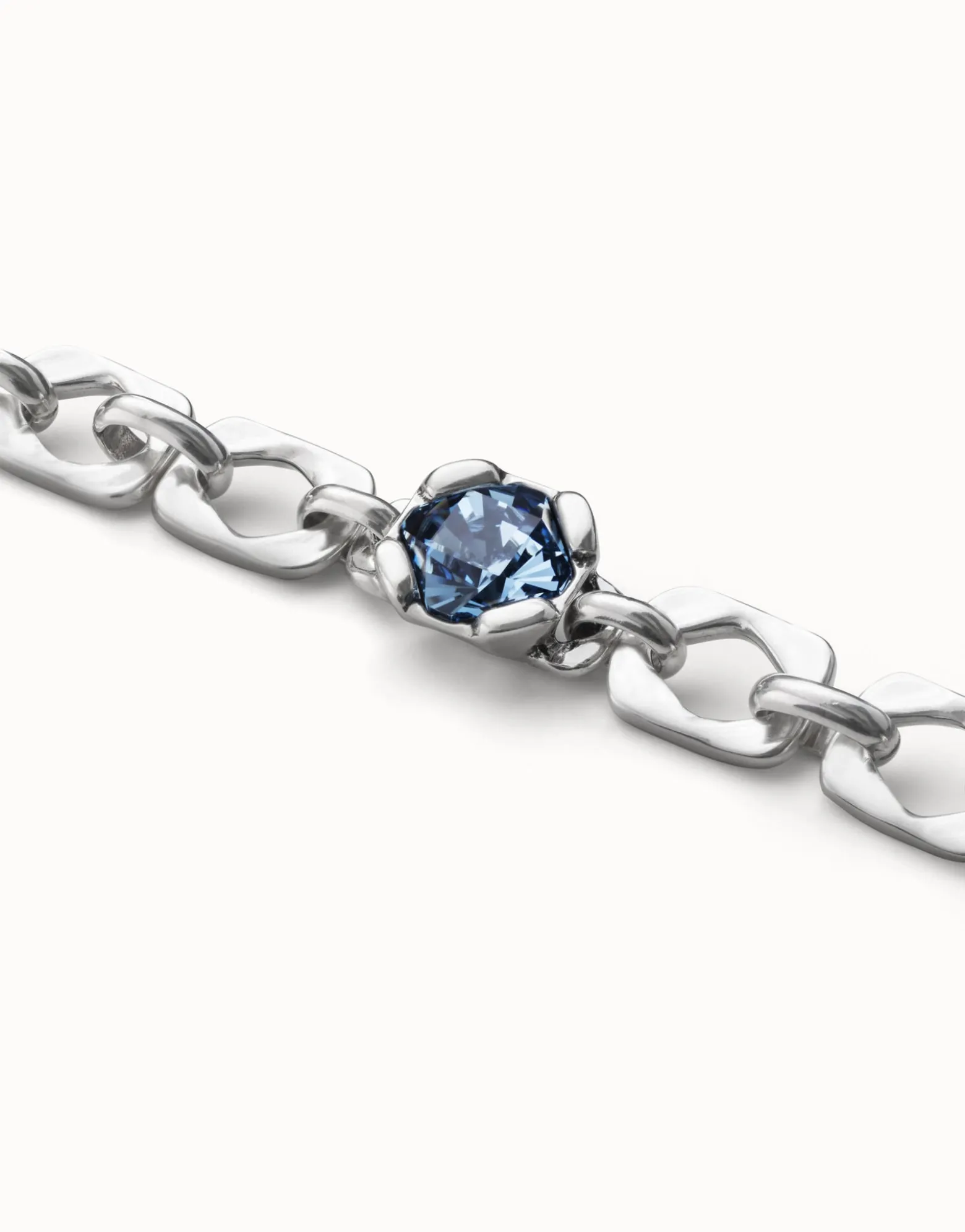 Pulsera bañada en plata de ley con eslabones y cristal azul