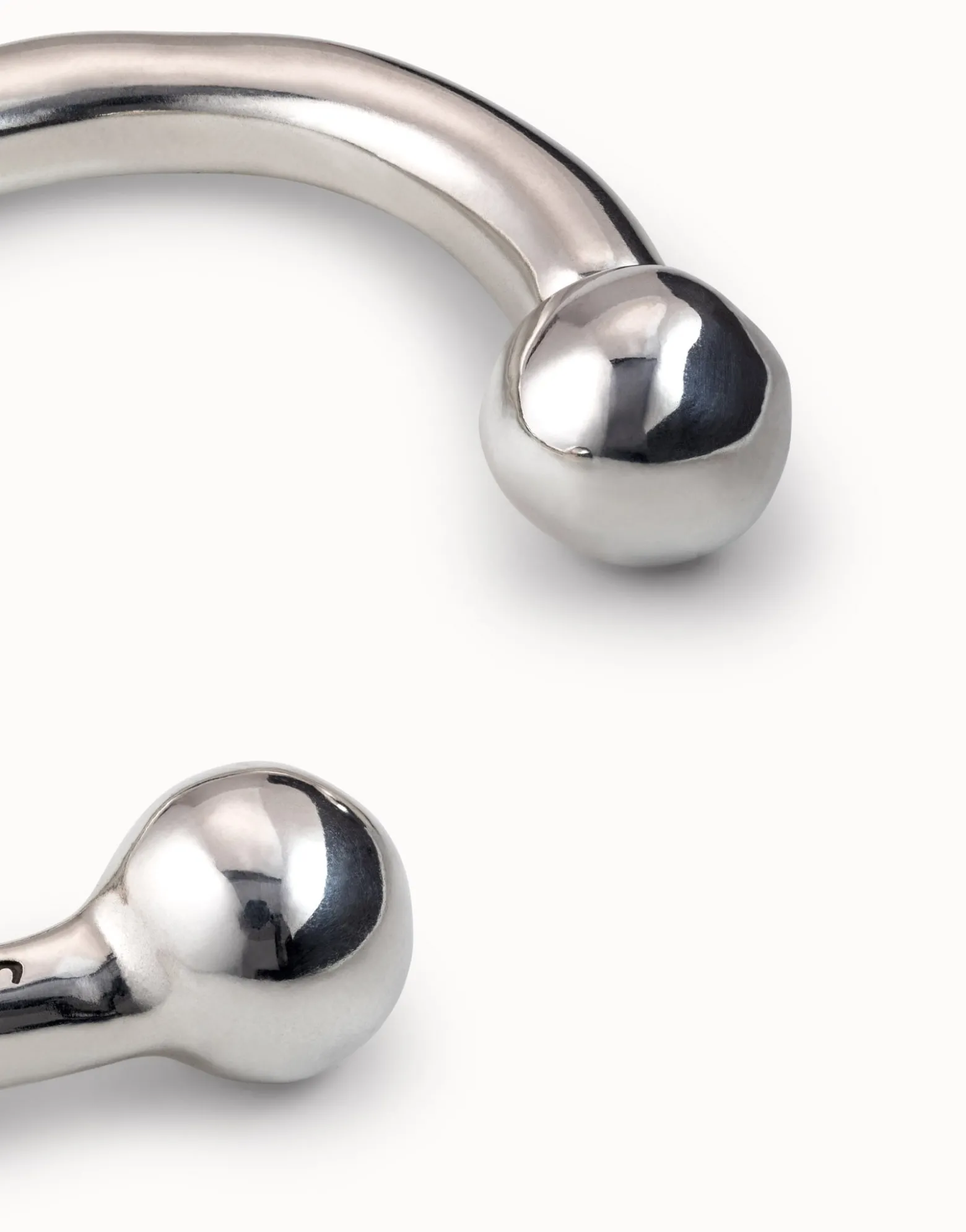 Pulsera bañada en plata de ley diseño clásico para mujer