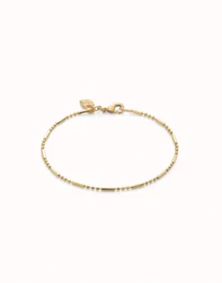Pulsera con bolas y piezas alargadas bañada en oro 18k