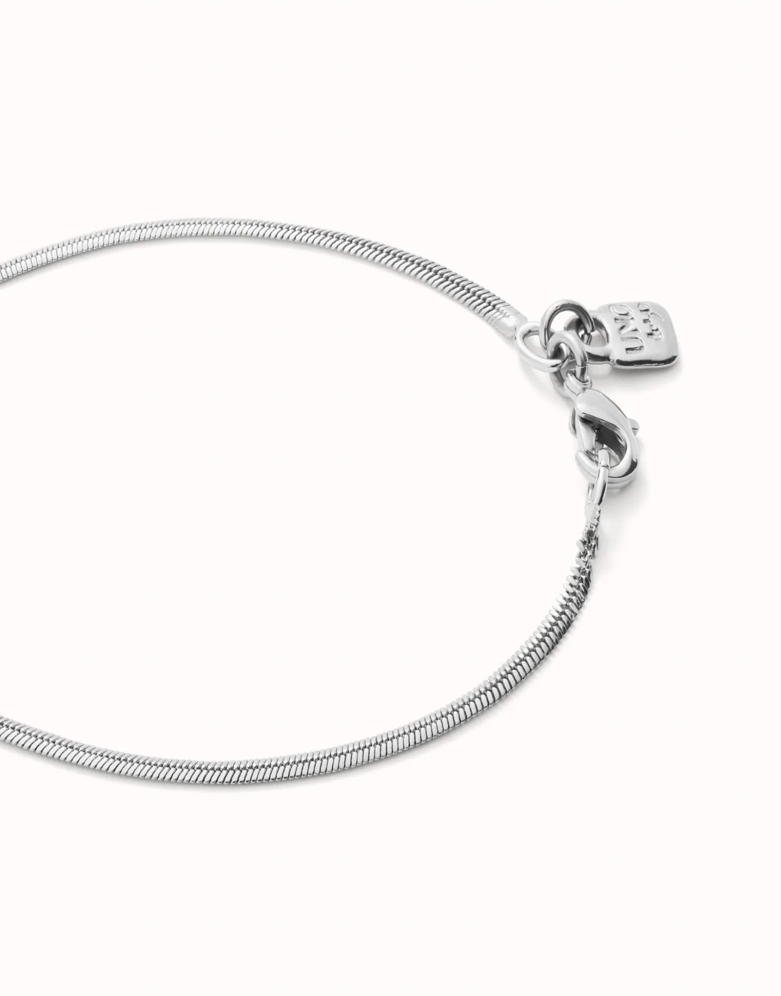 Pulsera con forma plana bañada en plata de ley