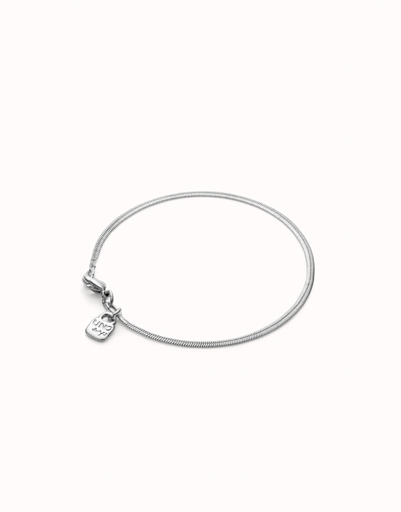 Pulsera con forma plana bañada en plata de ley