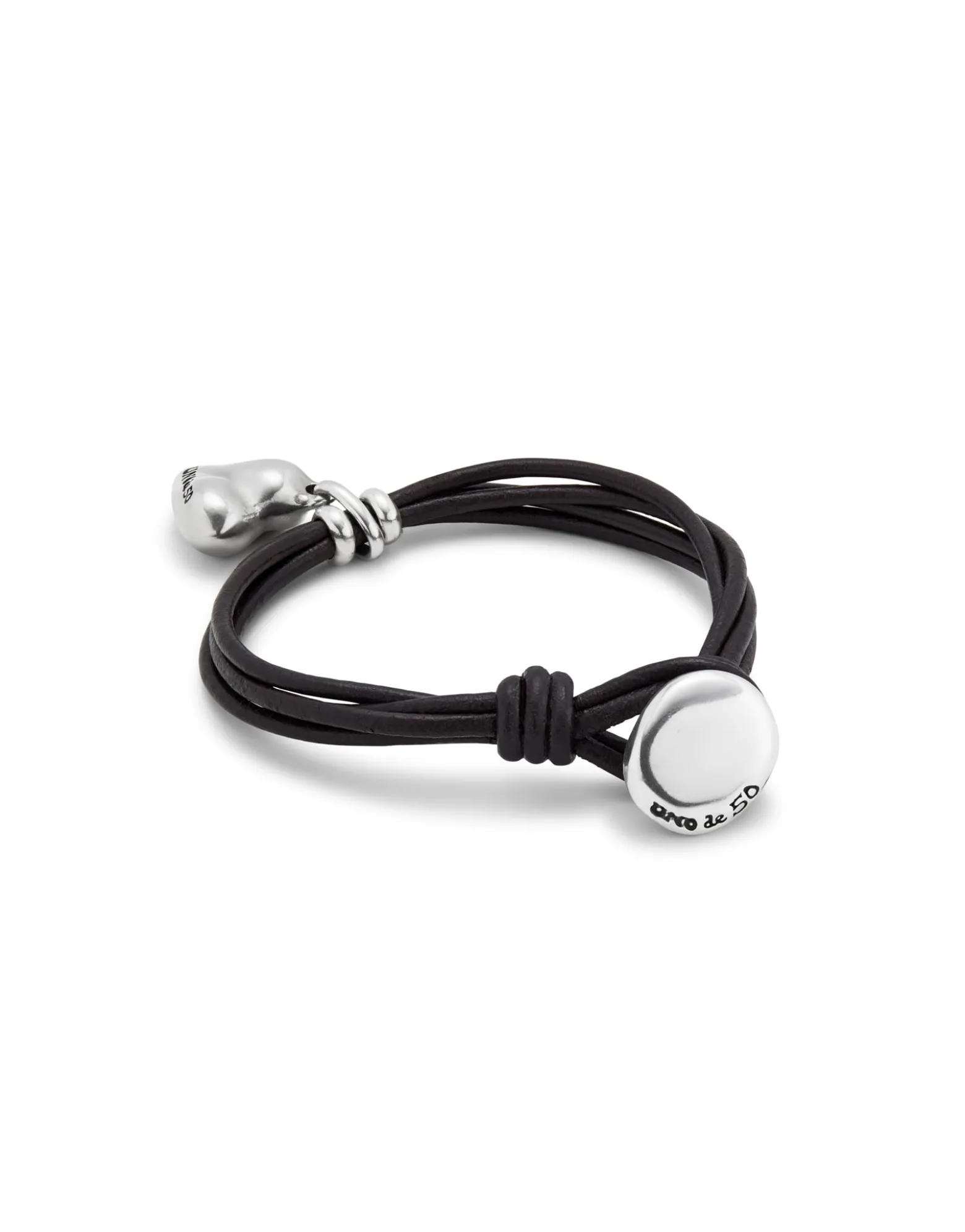 Pulsera con 4 tiras de cuero con cierre botón y charm de corazón bañado en plata de ley