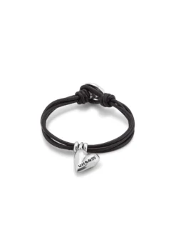 Pulsera con 4 tiras de cuero con cierre botón y charm de corazón bañado en plata de ley