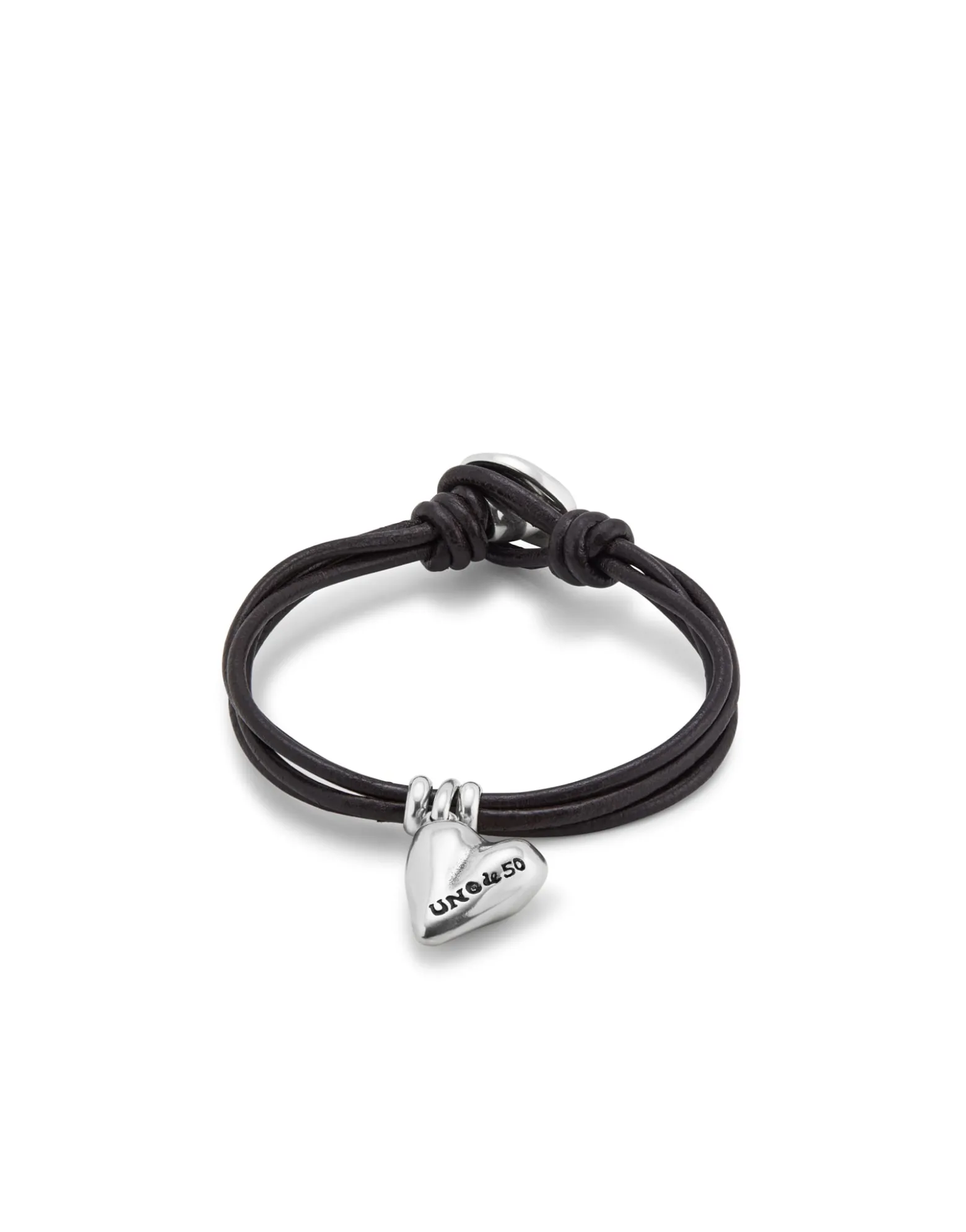 Pulsera con 4 tiras de cuero con cierre botón y charm de corazón bañado en plata de ley