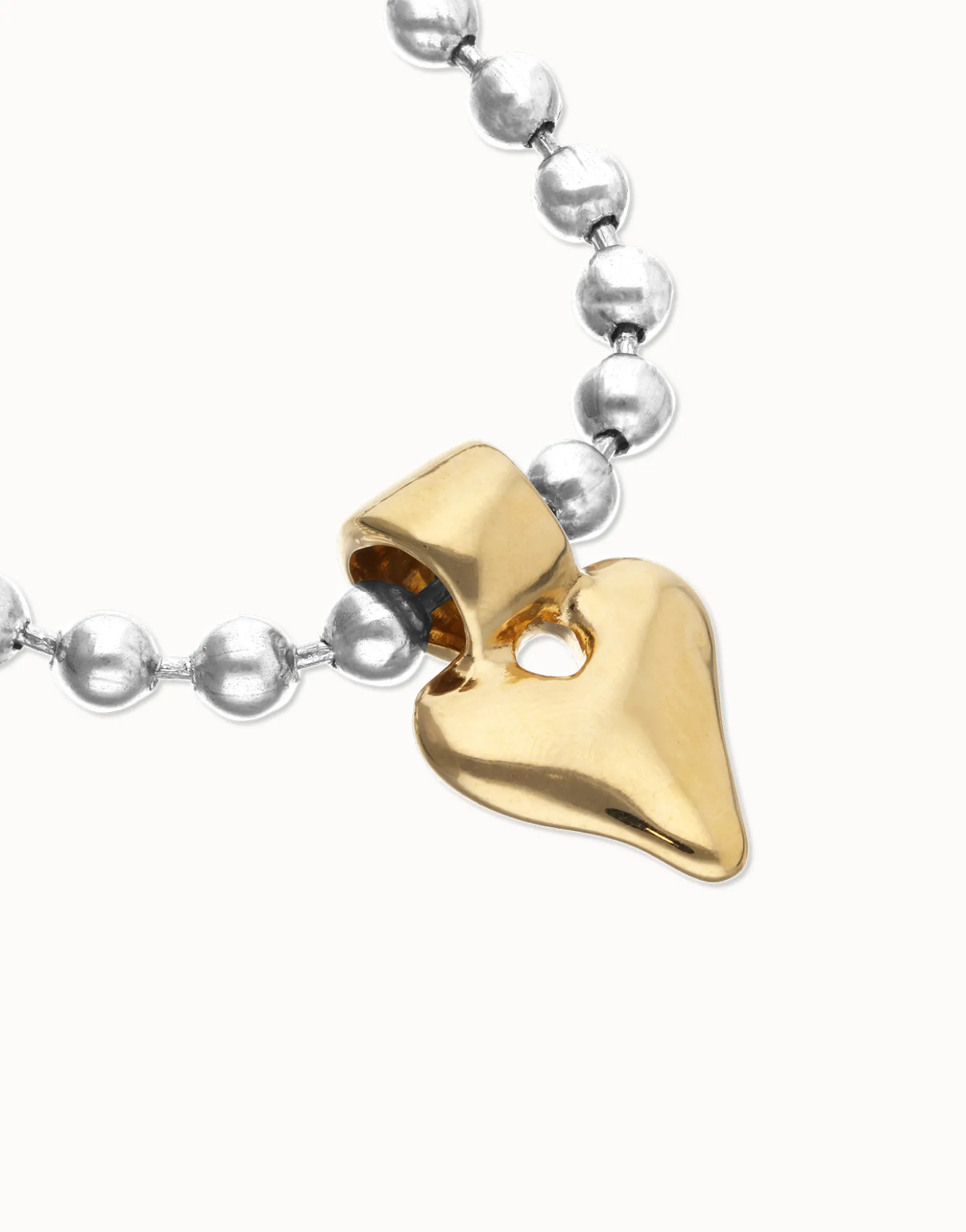 Pulsera de bolas bañada en oro 18k con detalle de corazón