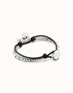 Pulsera de bolas bañadas en plata de ley con cuero y cristal rojo