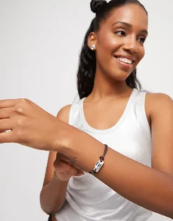 Pulsera de cuero bañada en plata de ley con cristal azul celeste