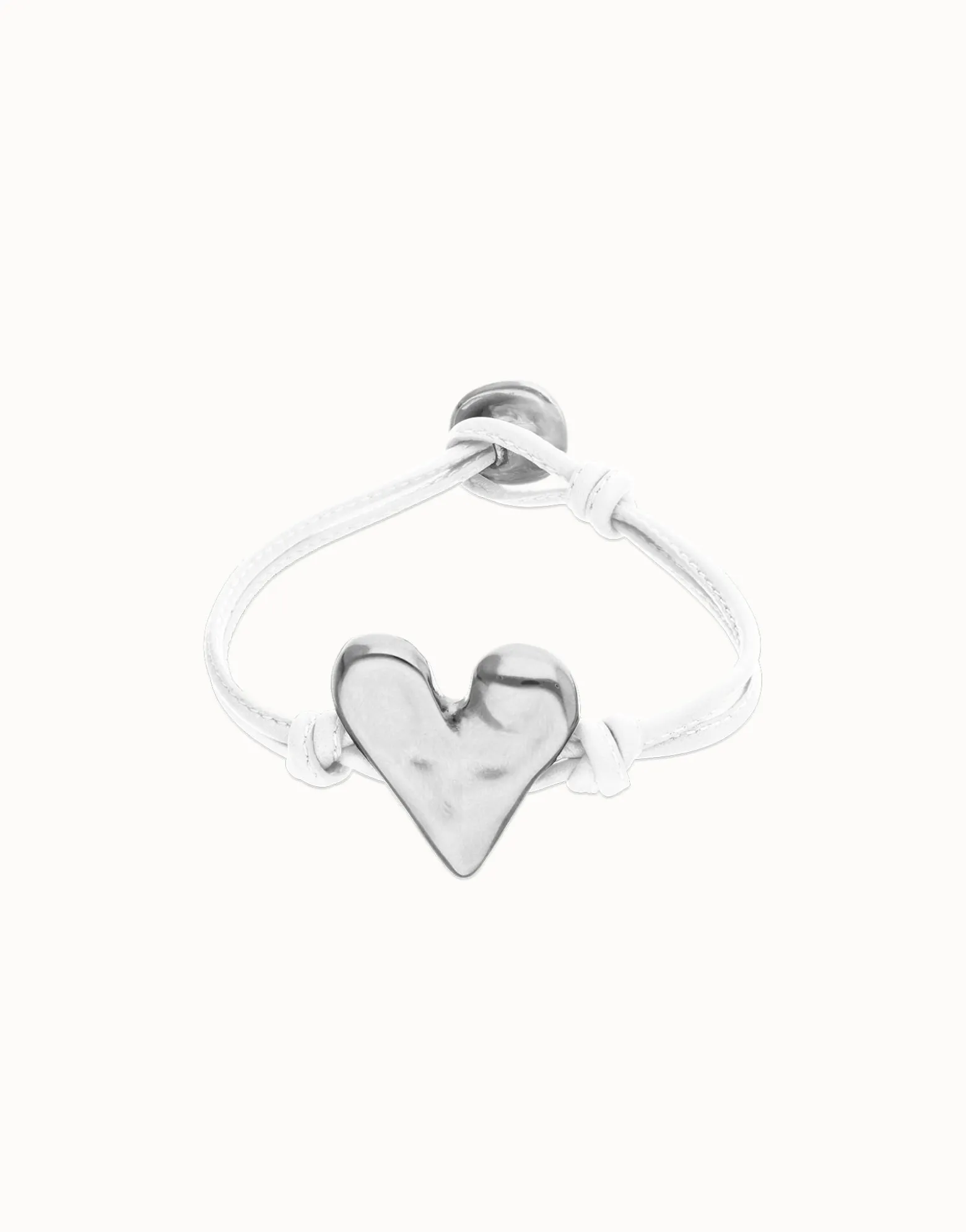 Pulsera de cuero blanco con detalle de corazón bañado en plata de ley