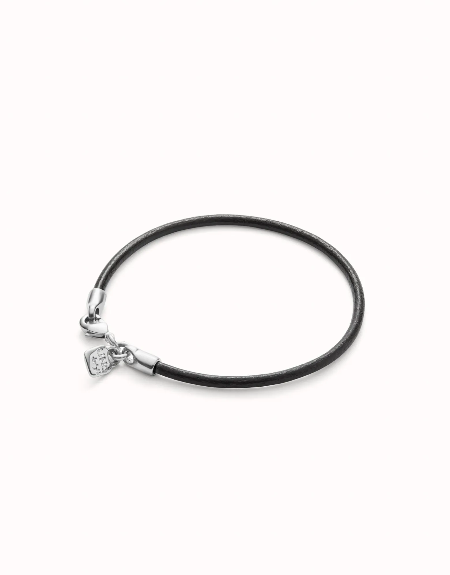 Pulsera de cuero cierre bañado en plata de ley.