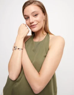 Pulsera de cuero con libélula bañado en plata de ley