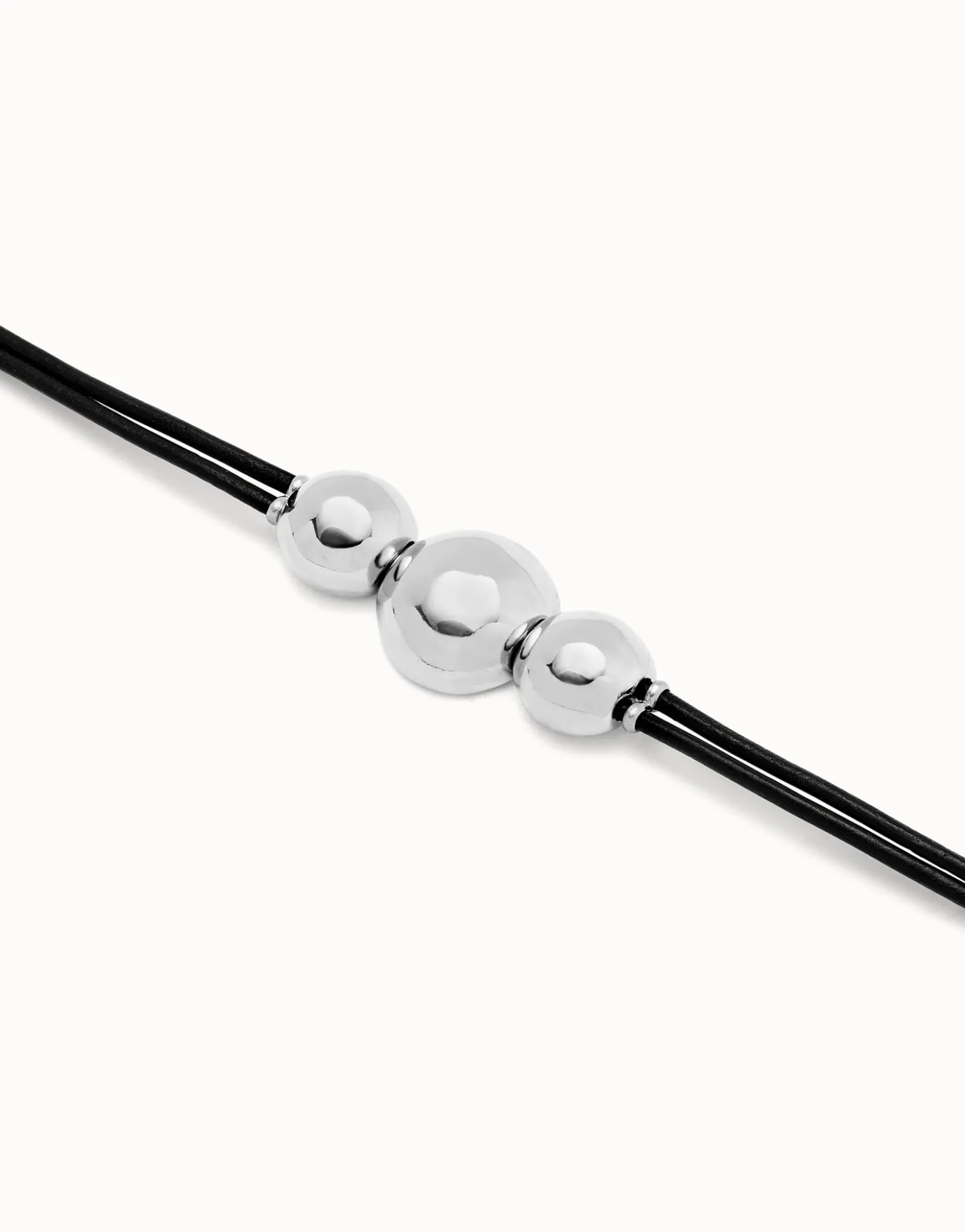 Pulsera de cuero con tres bolas grandes bañadas en plata de ley