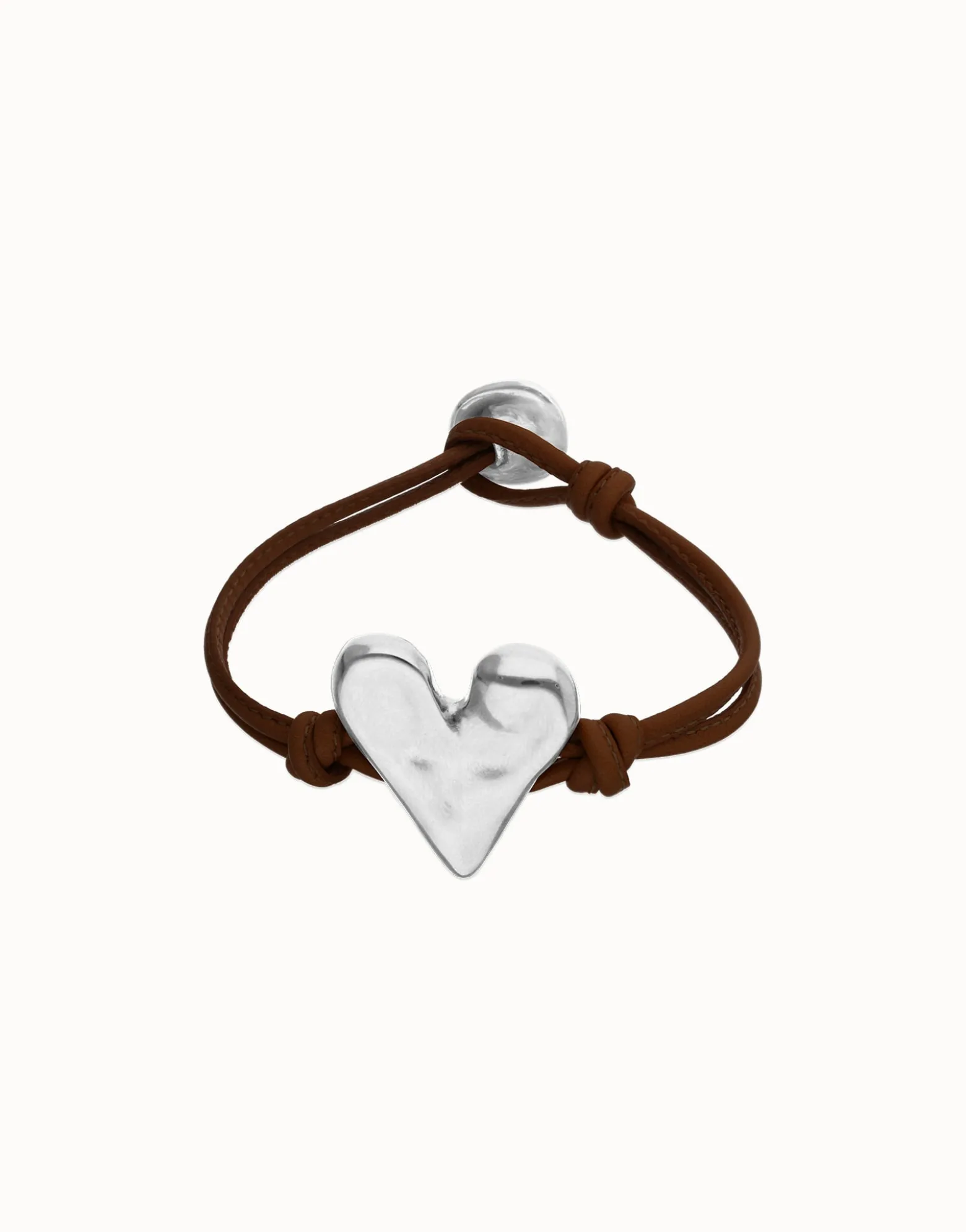 Pulsera de cuero marrón con detalle de corazón bañado en plata de ley
