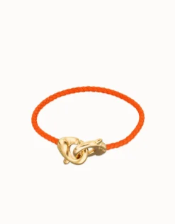 Pulsera de cuero naranja con mosquetón entrelazado en oro