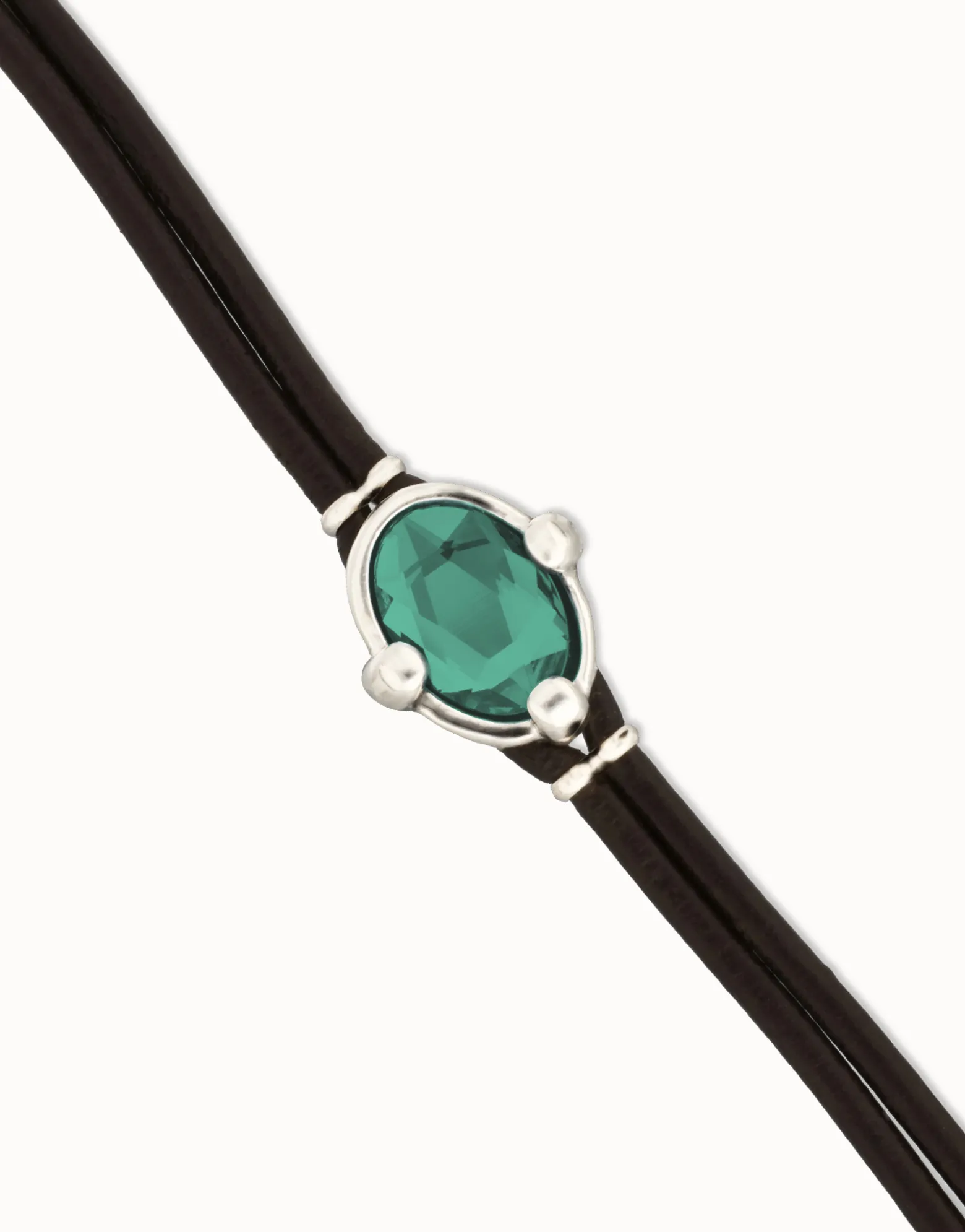 Pulsera de cuero y baño en plata con cristal facetado ovalado verde