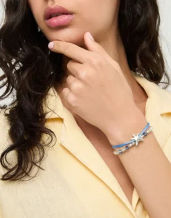 Pulsera de hilo de seda en color azul bañada en plata con estrella de mar