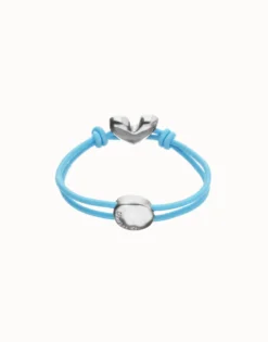 Pulsera de hilo elástico azul con corazón bañado en plata de ley