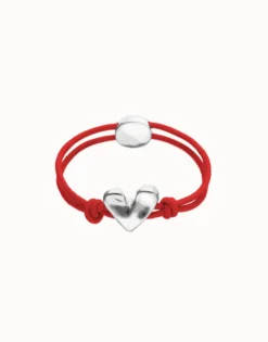 Pulsera de hilo elástico rojo con corazón bañado en plata de ley