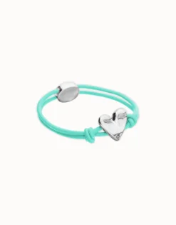 Pulsera de hilo elástico turquesa con corazón bañado en plata de ley