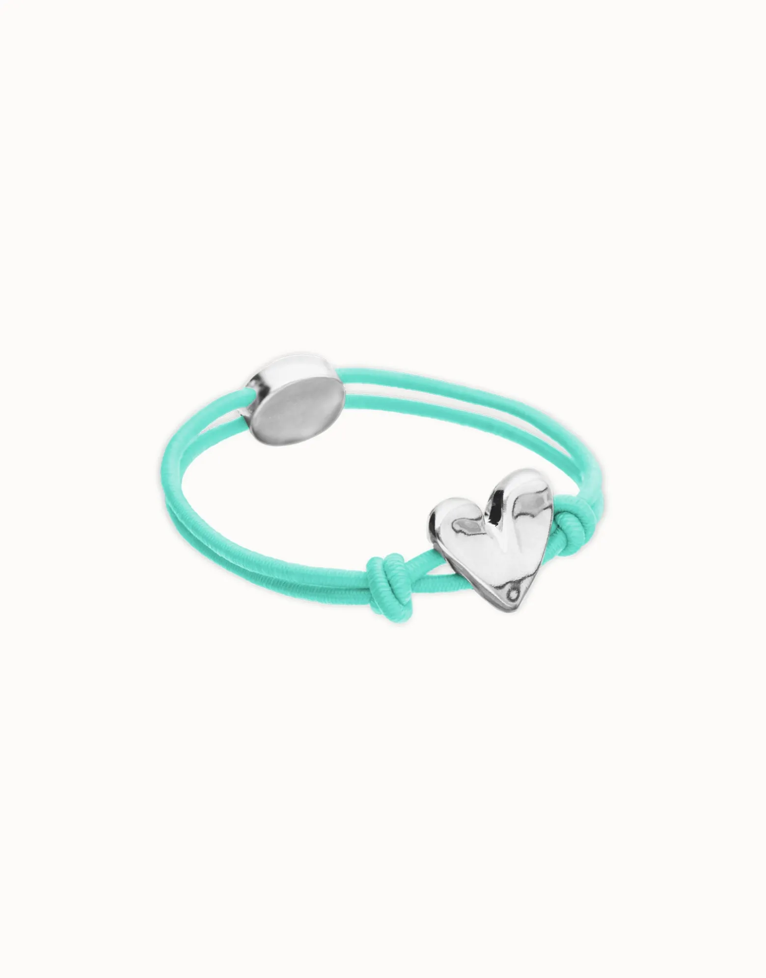 Pulsera de hilo elástico turquesa con corazón bañado en plata de ley