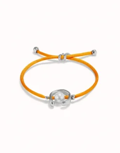 Pulsera de hilo naranja con perla shell fornitura bañada en oro 18k.
