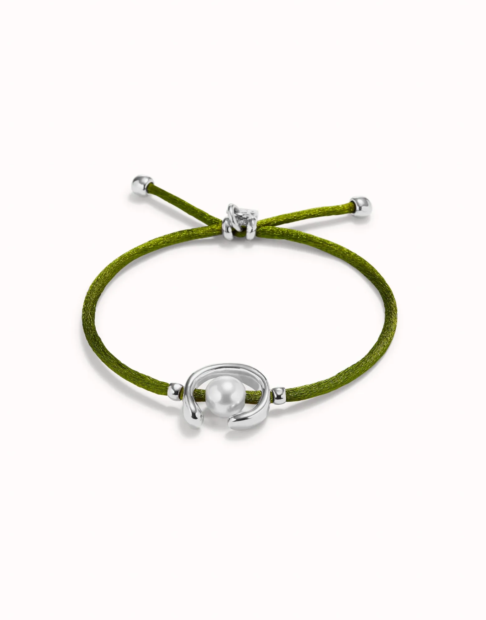 Pulsera de hilo verde oscuro con perla shell fornitura bañada en plata de ley.