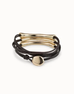 Pulsera de tres vueltas de cuero y detalles bañados en oro de 18k
