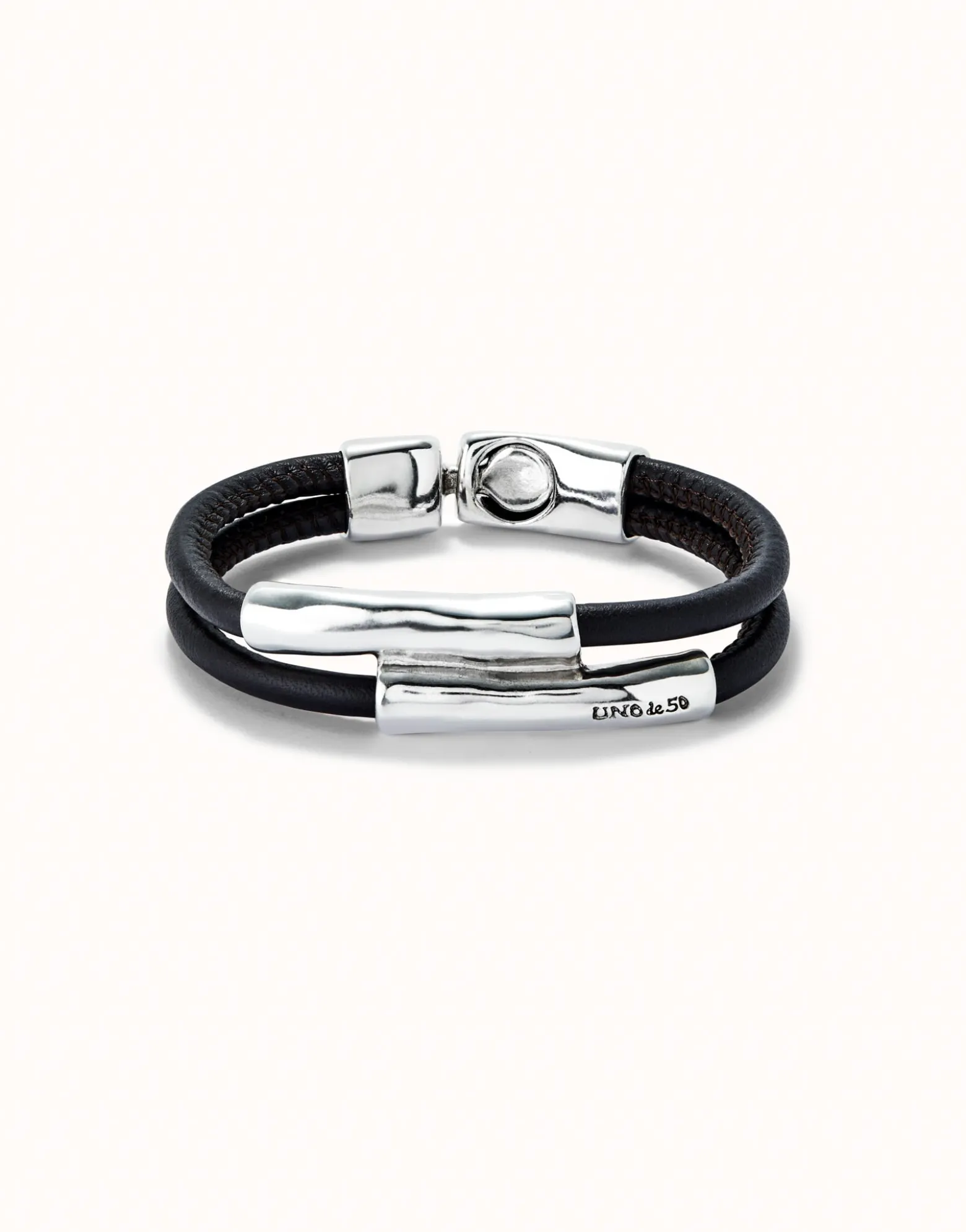 Pulsera doble cuero marron con dos tubos bañada en plata de ley