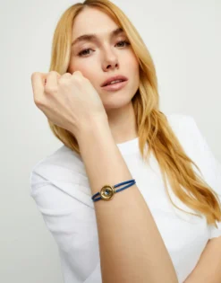 Pulsera doble de cuero azul con ojo bañado en oro 18k