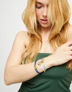 Pulsera doble de cuero blanco con ojo bañado en oro 18k