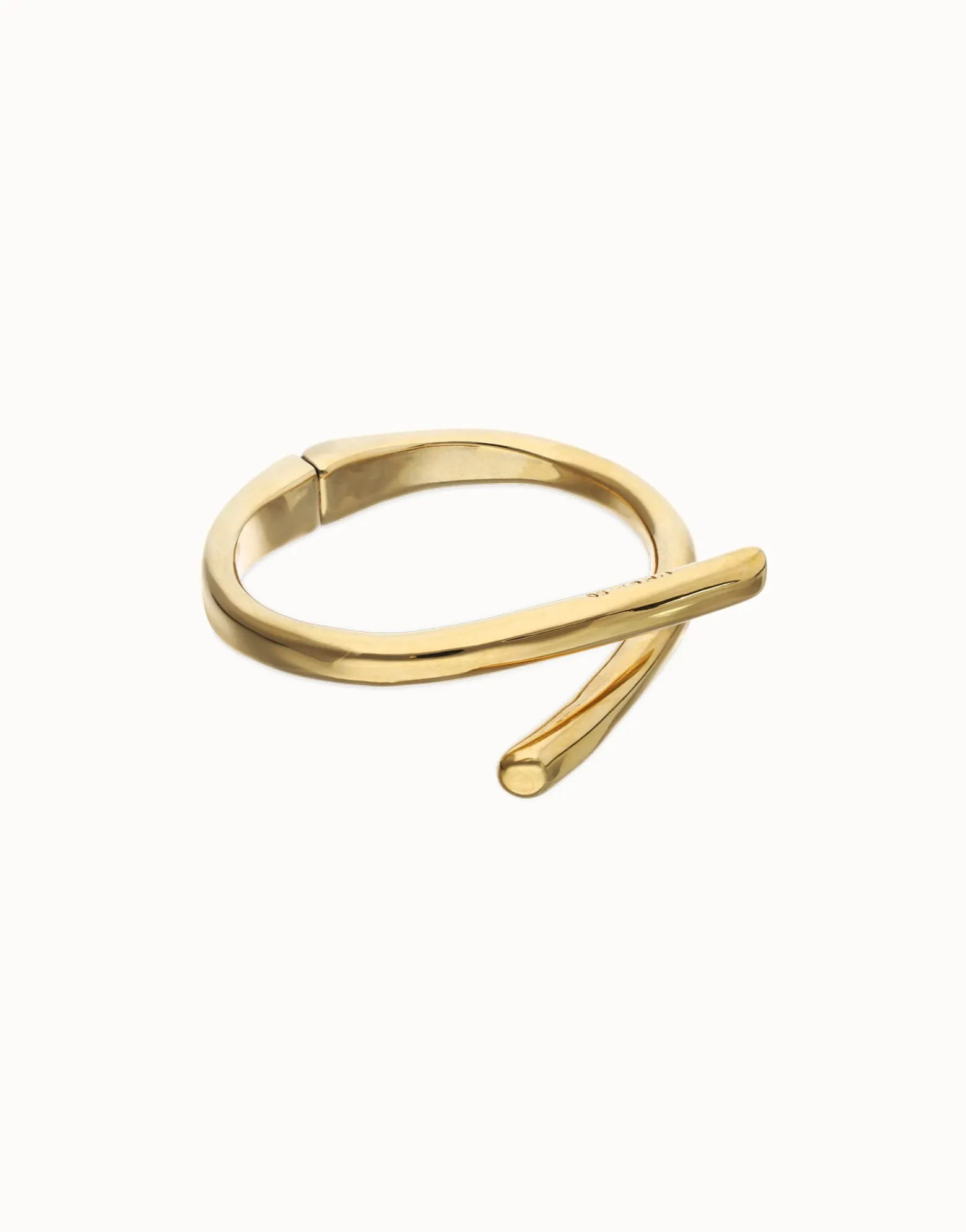 Pulsera rígida bañada en oro 18k con formas orgánicas entrelazadas