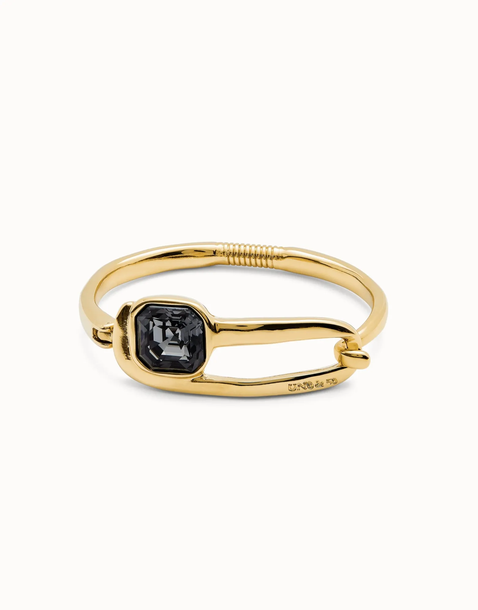 Pulsera rígida bañada en oro 18k con cristal facetado negro