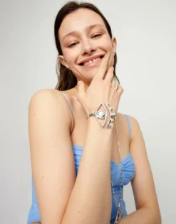 Pulsera rígida bañada en plata con detalle de ojo