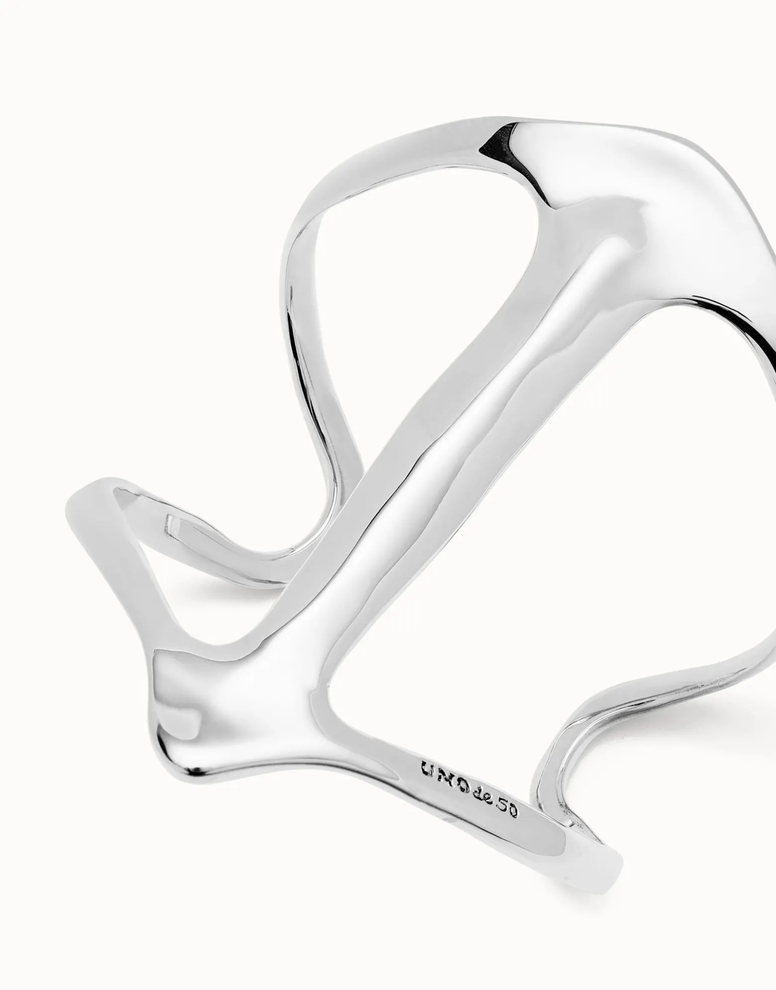 Pulsera rígida bañada en plata de ley estructura mantarraya