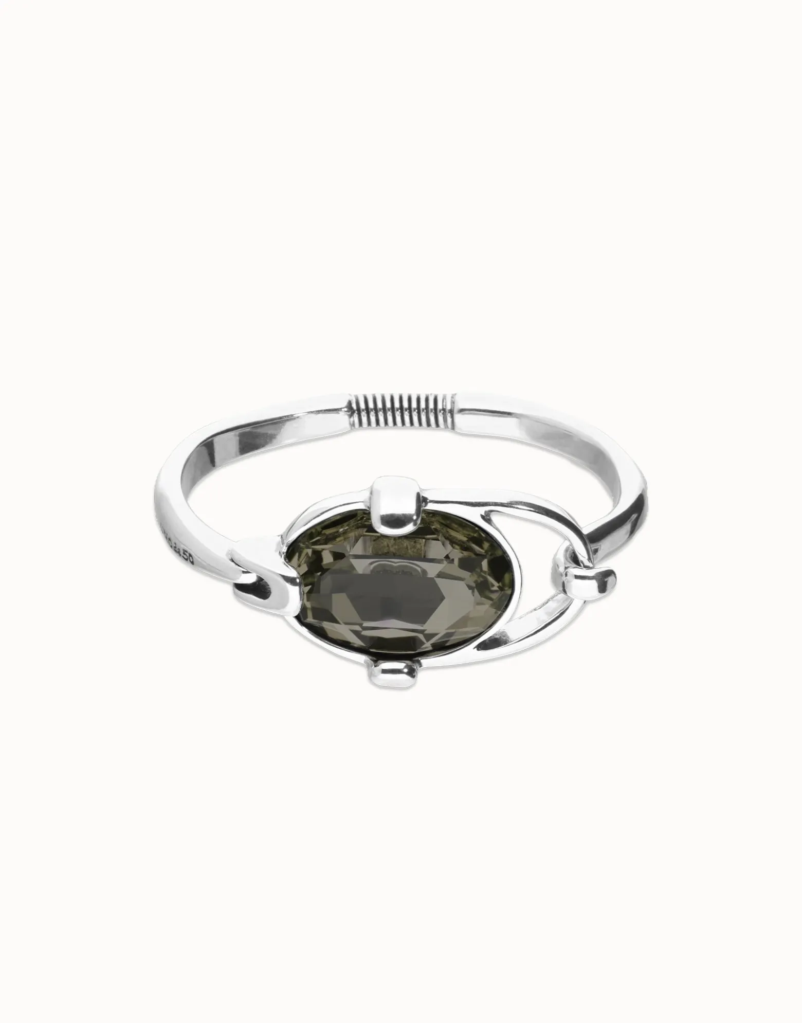 Pulsera rígida bañada en plata de ley con cristal facetado ovalado gris