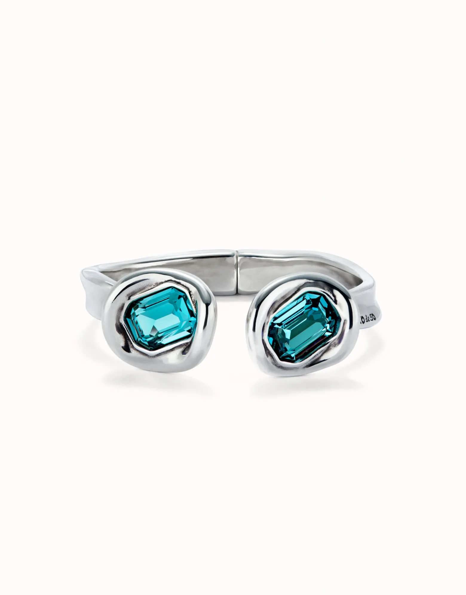 Pulsera rígida bañada en plata de ley y dos cristales celestes