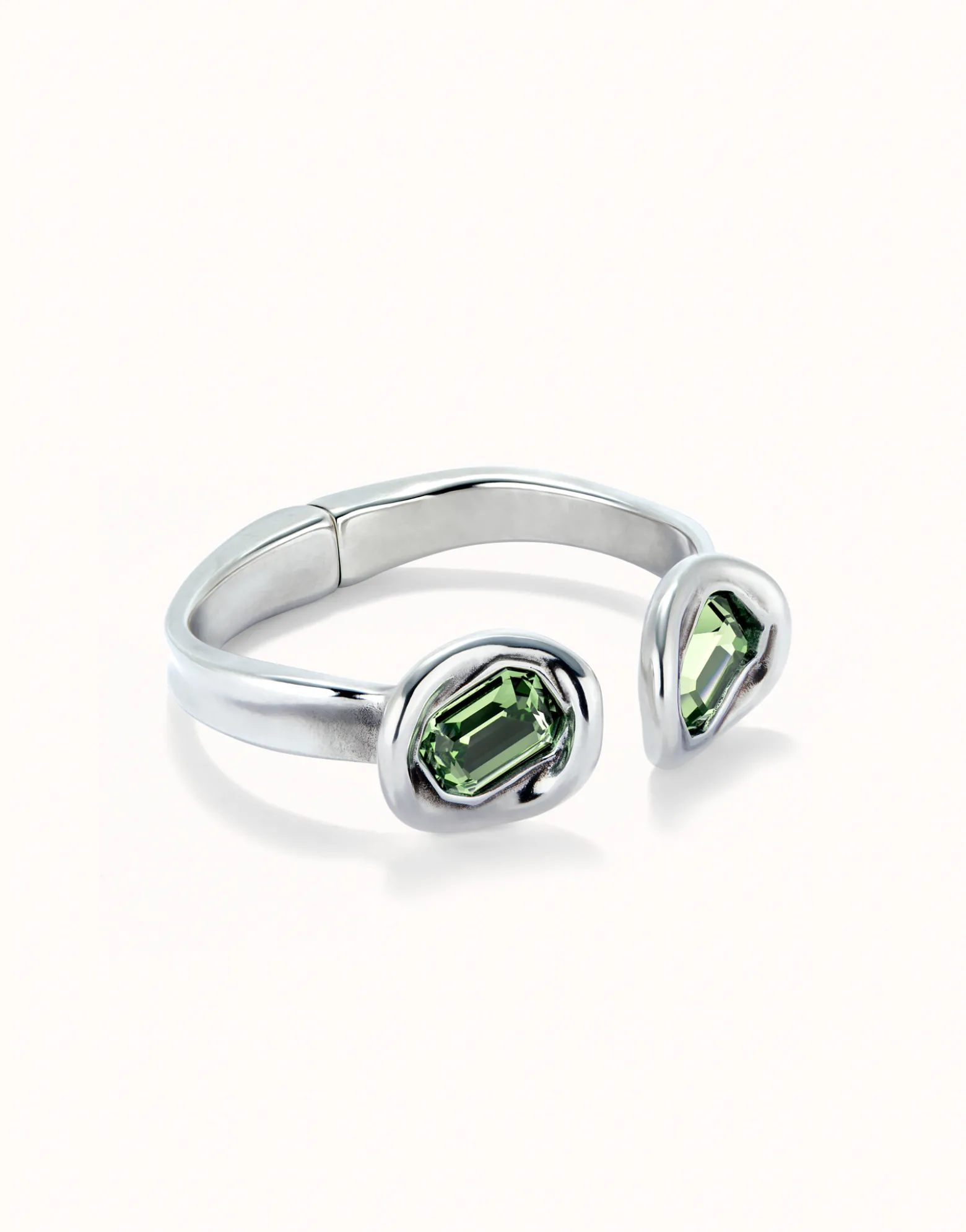 Pulsera rígida bañada en plata de ley y dos cristales turquesas